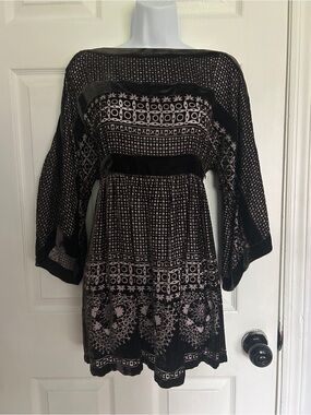 BCBGMaxAzria Ash and Black Geometric Woven Top